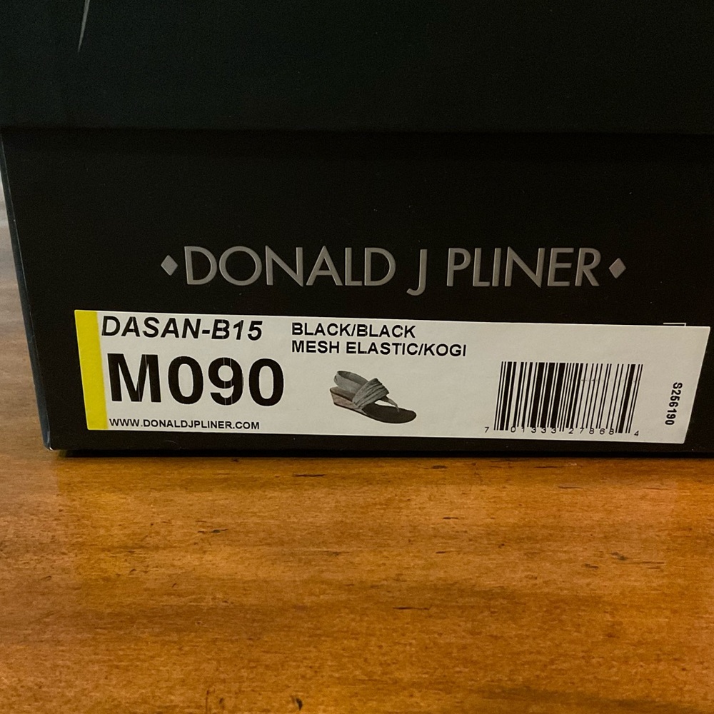Donald Pliner “Dansan” Black Mesh Sandals - Size 9M